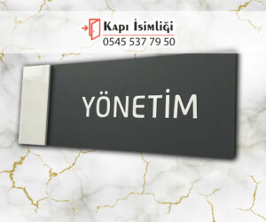 Beyaz Kenarlı Yönetim Kapı İsimliği
