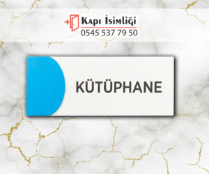 Mavi Kenarlı Beyaz Kapı İsimliği